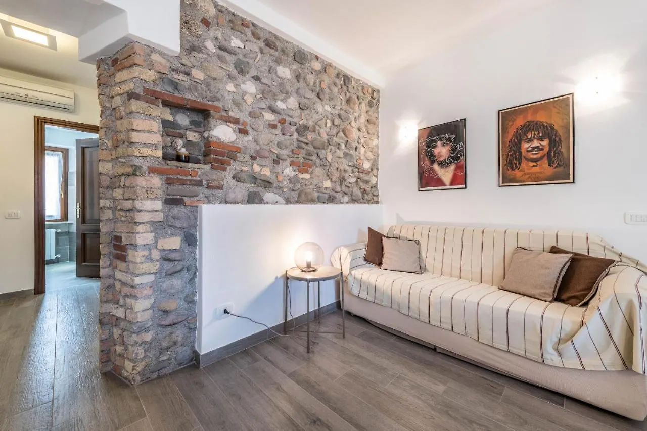 La Finestra Sul Borgo Apartment San Felice del Benaco