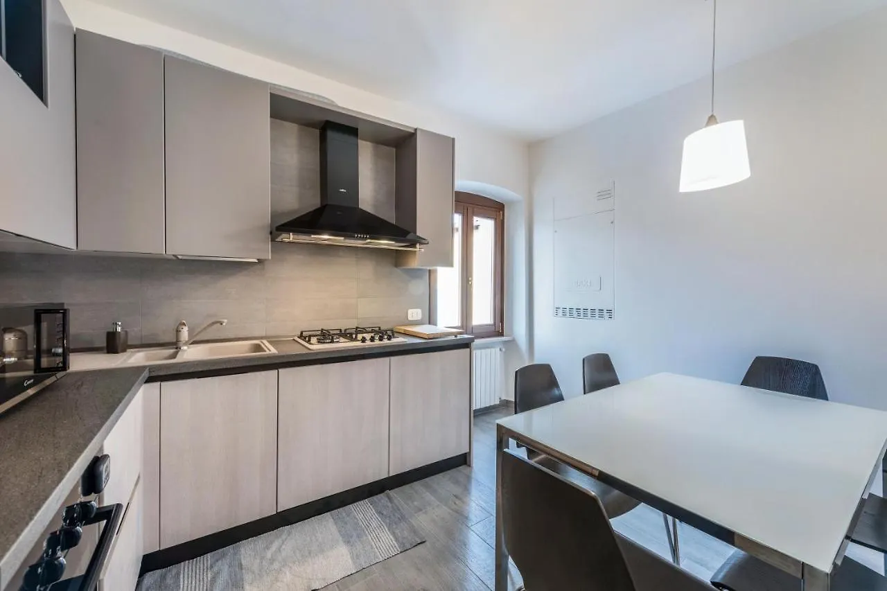 La Finestra Sul Borgo Apartment San Felice del Benaco Italy