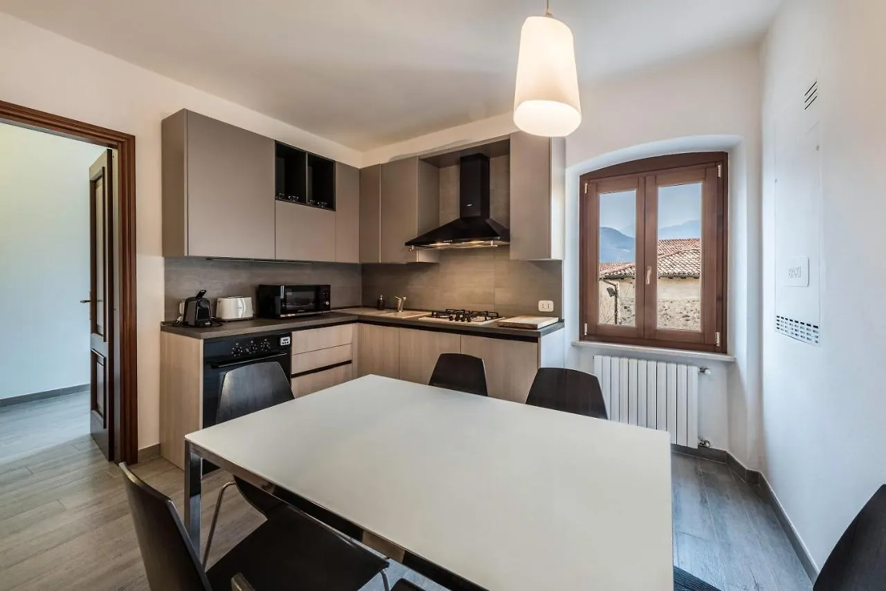 La Finestra Sul Borgo Apartment San Felice del Benaco