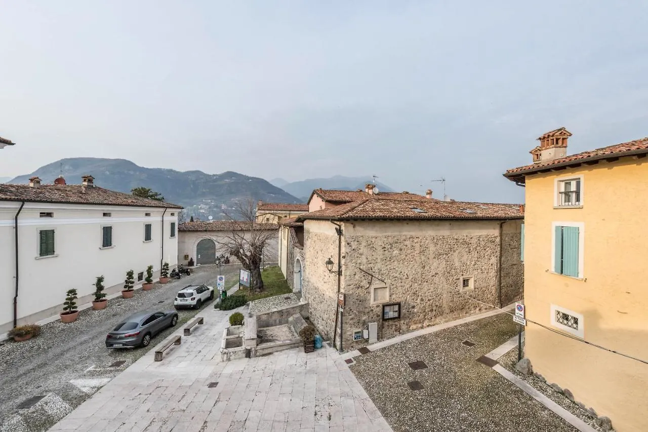 La Finestra Sul Borgo Apartment San Felice del Benaco