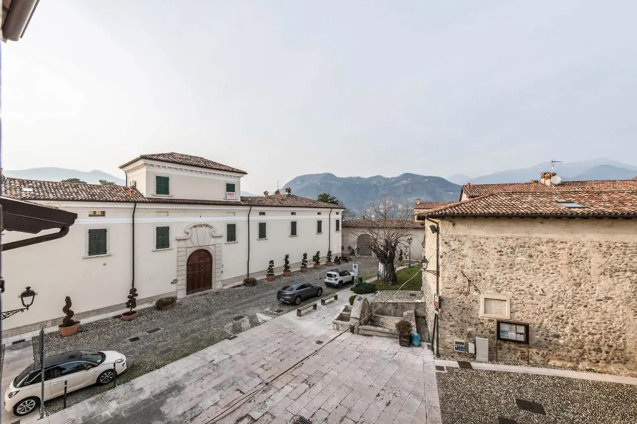 La Finestra Sul Borgo Apartment San Felice del Benaco 0*,